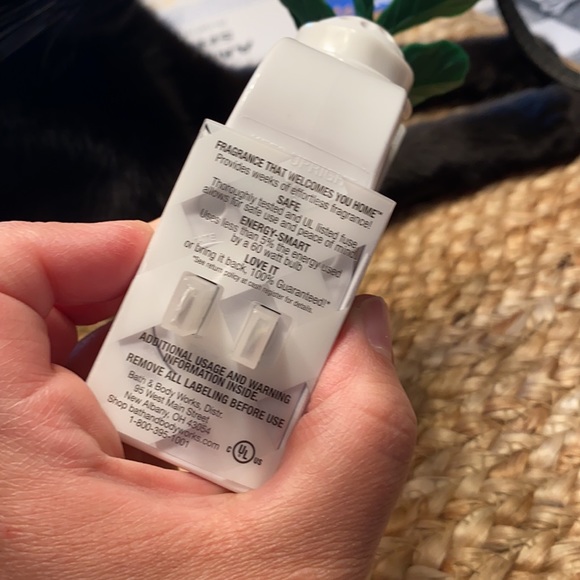 ❌SOLD❌Bath & Body Works wallflower plug in - Picture 3 of 4